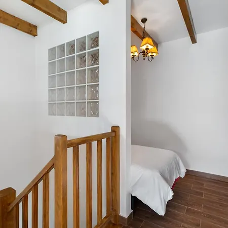 Amelia House * Roque Negro