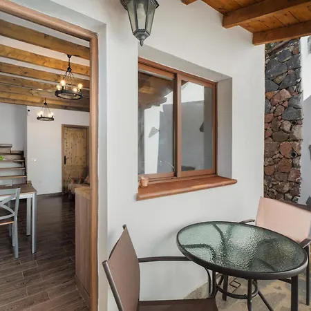 Amelia House Roque Negro