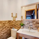 Amelia House * Roque Negro